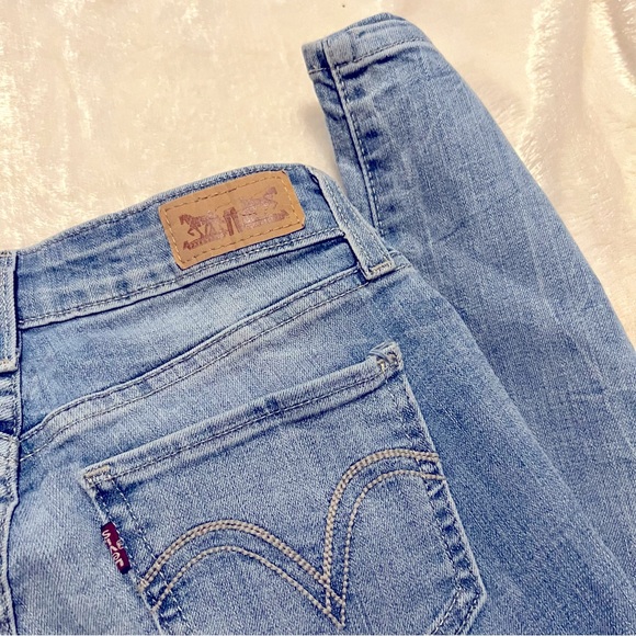 Women’s Levi Legging Light Wash Denim Jeans Size W26 L30 - Picture 6 of 6